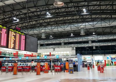 LETIŠTĚ VÁCLAVA HAVLA - Osvětlení odletové haly terminálu 2